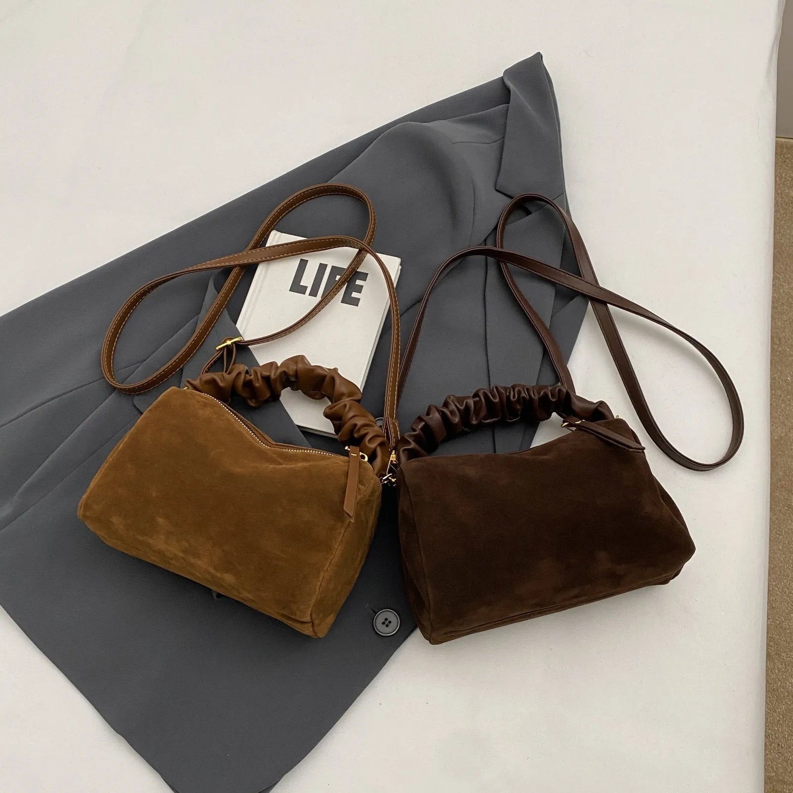 Borsa in pelle scamosciata